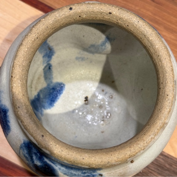 Vintage Ceramic Lidded Jar Cream with Blue Accents Signed by Artist Kate Keilty - Picture 8 of 8
